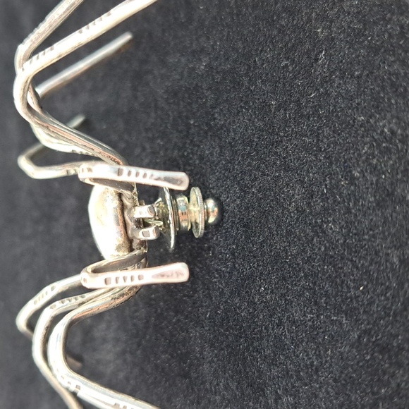 Silver Spider Pin - Picture 8 of 12